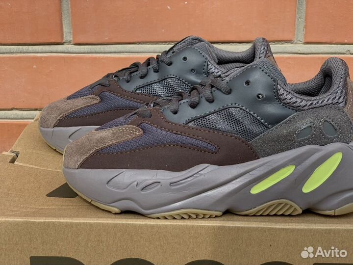 Кроссовки Adodas Yeezy 700