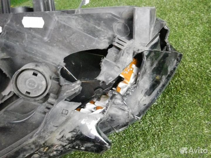 Фара левая Volkswagen Passat