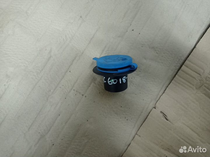 Volvo XC60 2018- крышка бочка омывателя