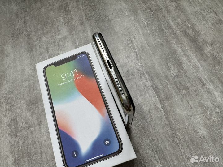 iPhone X, 64 ГБ