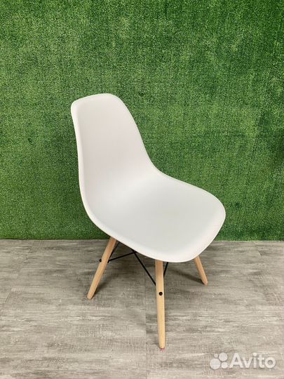 Стулья кухонные Eames в наличии