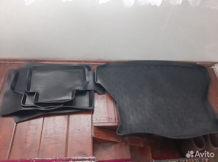 Комплект резиновых ковриков на калину универсал