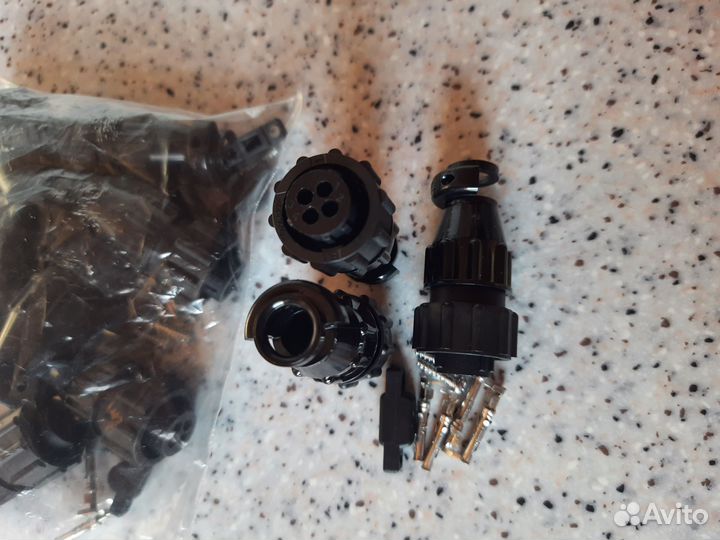 Разъём Amphenol tyco amp te 182647-1