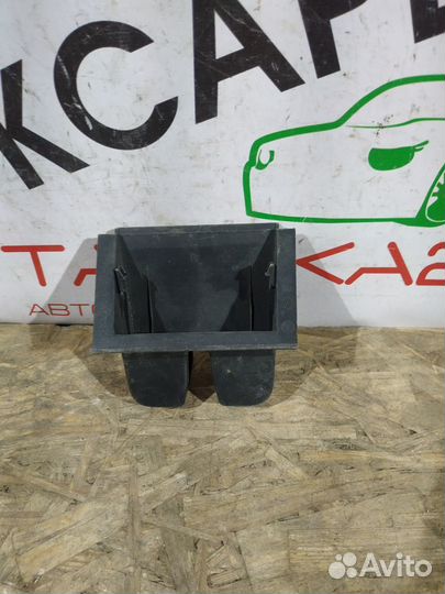 Крышка замка Skoda Karok (2018)