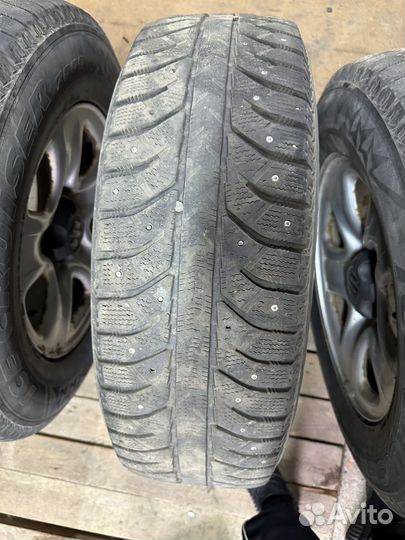 Bridgestone Ice Cruiser 7000 225/70 R16