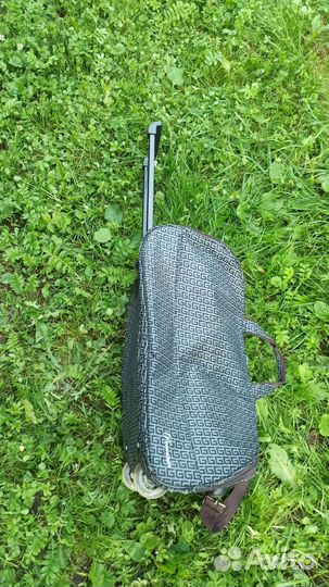 Чемодан сумка на колесиках багаж дорожная