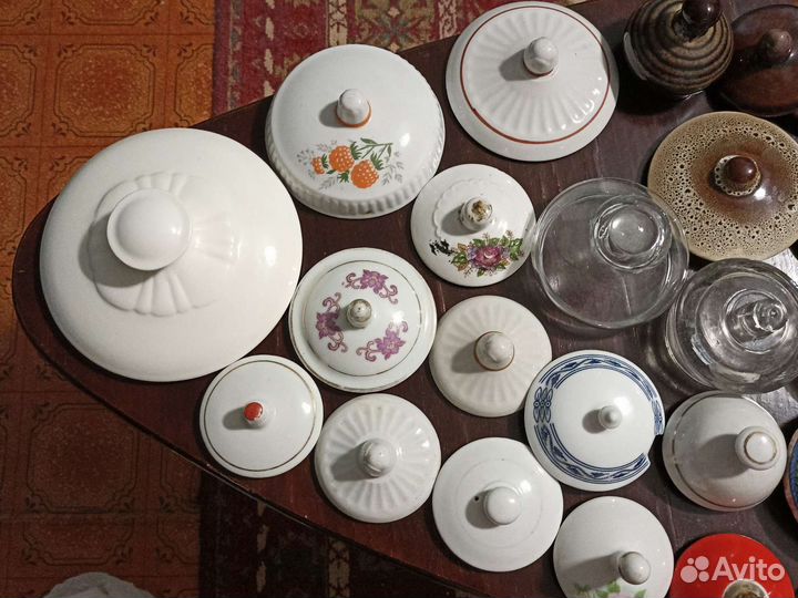 Крышки от посуды, карболитовых шкатулок