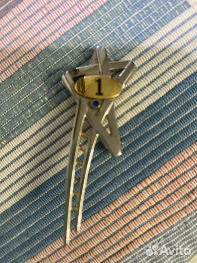 Брошь meri key