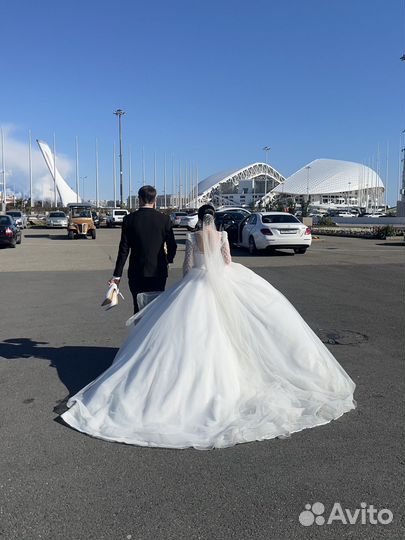 Свадебное платье 42 44 бу