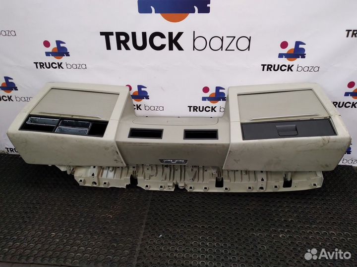 82857970 Консоль кабины верхняя Volvo FH