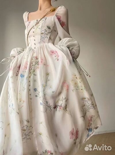 Платье пышное с цветочным принтом