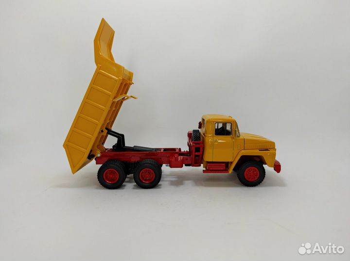Краз 251 самосвал (1981), выставочный