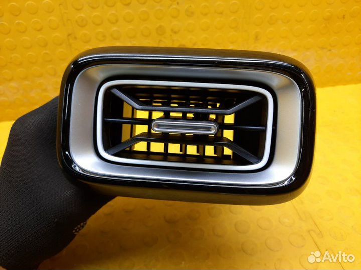 Б/У Дефлектор воздушный Есть мелкие царапины