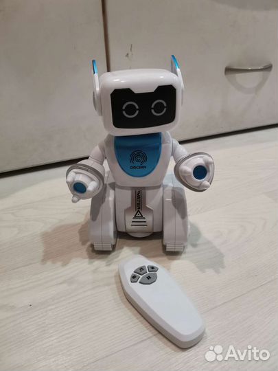 Игрушка робот с пультом