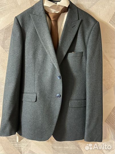 Костюм мужской тройка 54