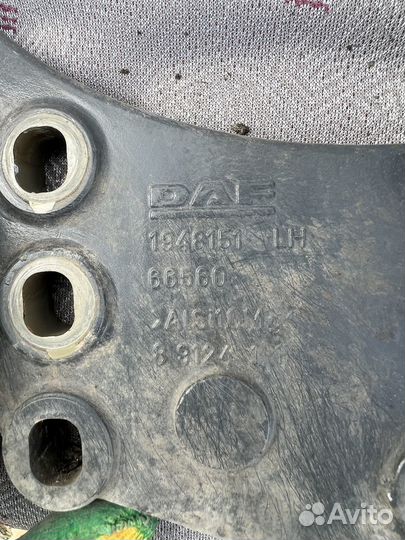 Кронштейн подножки левый DAF XF106 оригинал