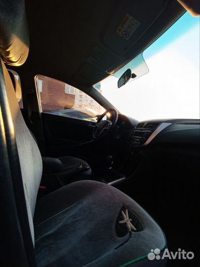 Hyundai Solaris 1.4 МТ, 2016, битый, 98 118 км