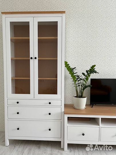 Шкаф-витрина новый