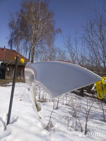 Крыло автомобиля