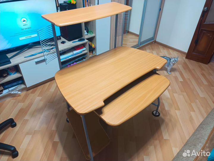 Стол компьютерный