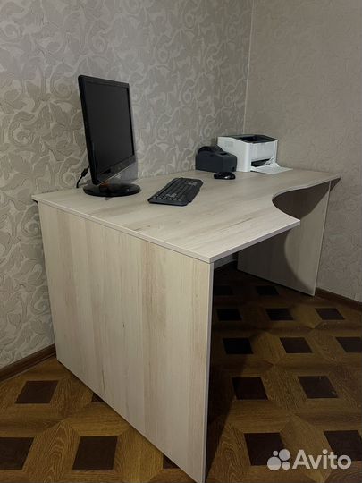 Компьютерный стол