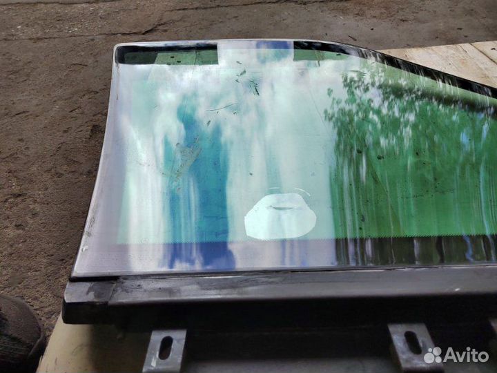 Стекло бронированное боковое переднее левое