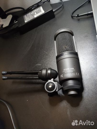 Микрофон студийный Audio-Technica AT2020 USB