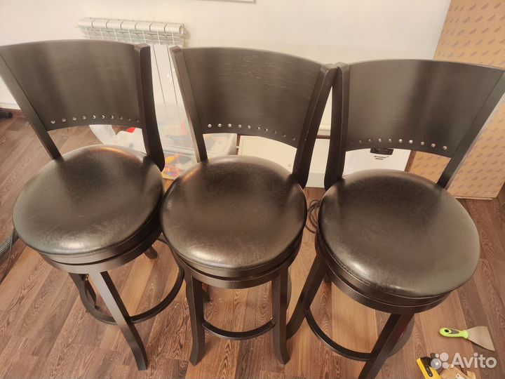 Стул высокий барный деревянный со спинкой