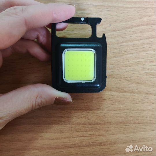 Фонарь походный с магнитом и карабином