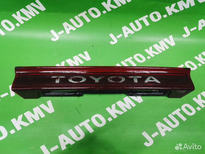 Накладка крышки багажника Toyota Estima