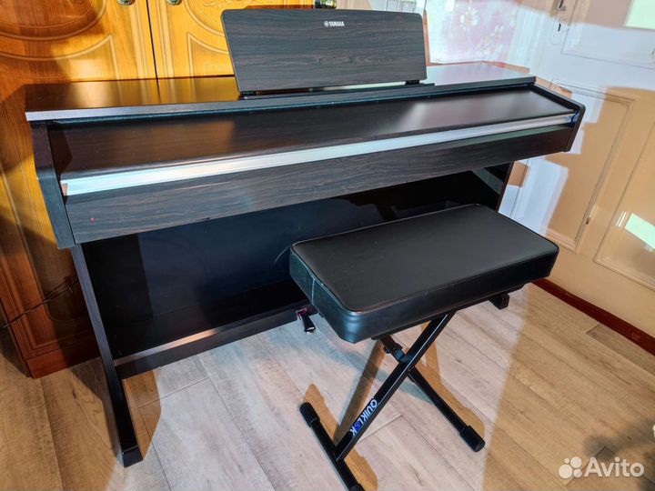 Цифровое пианино Yamaha Arius YDP-142 Black