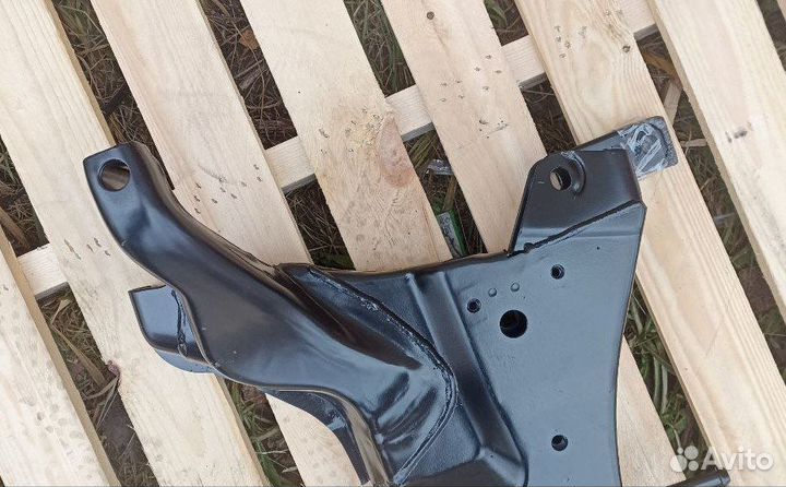 Подрамник передний Mitsubishi Lancer 9/Outlander 1