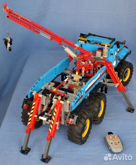 Lego Technic 42070 Эвакуатор-внедорожник 6х6