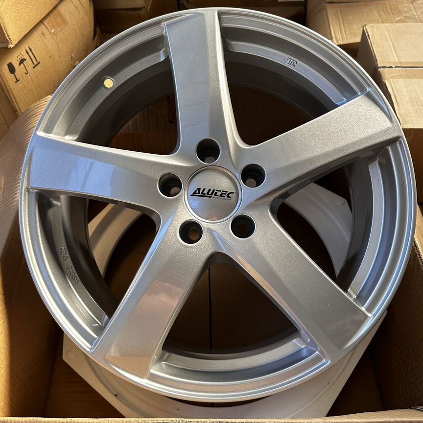 Литые диски Alutec Freeze 7.5×R18 5×112