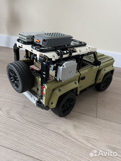 Продается Lego Technic 42110 Land Rover Defender