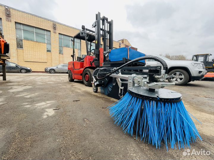 Щетка с передним бункером для вилочного погрузчика
