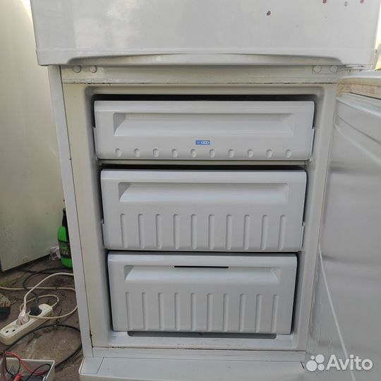 Холодильник Indesit