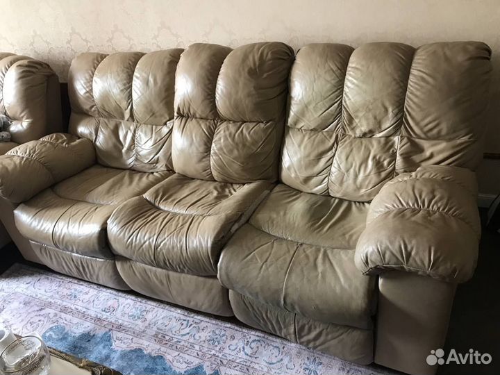 Кожаный диван