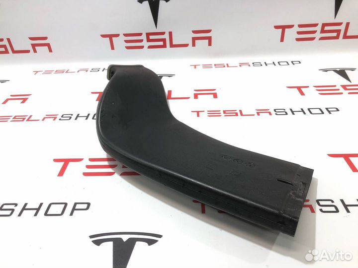 Воздуховод системы вентиляции Tesla Model X 2019