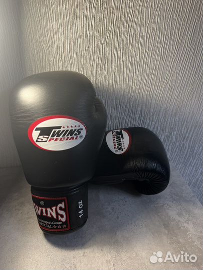 Боксерские перчатки twins 14