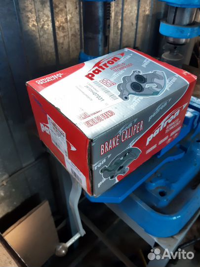 Суппорт тормозной задний правый для Nissan Primera