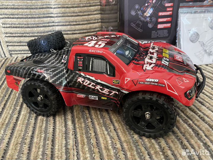 Машина на пульте управления большая