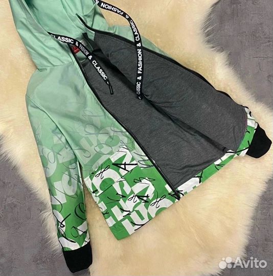 Куртка осень на рост 140-146см новая