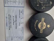 Билеты на хоккей и три шайбы