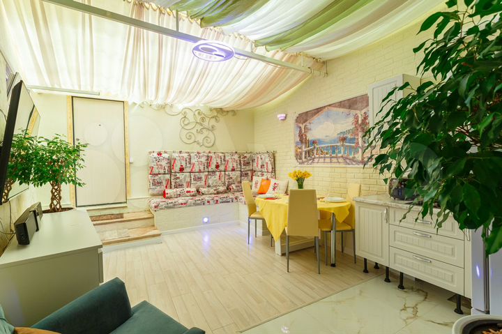 2-к. квартира, 60 м², 1/2 эт.