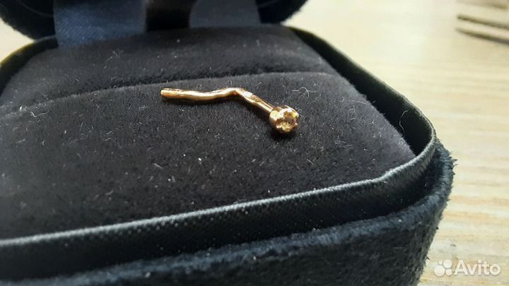 Золотой пирсинг в нос Арт.008909630124