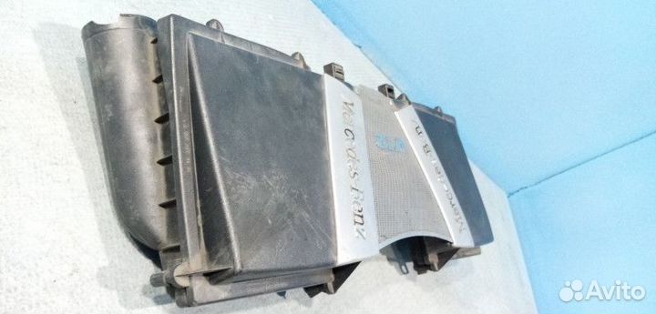 Корпус воздушного фильтра Mercedes-Benz S-Class 4