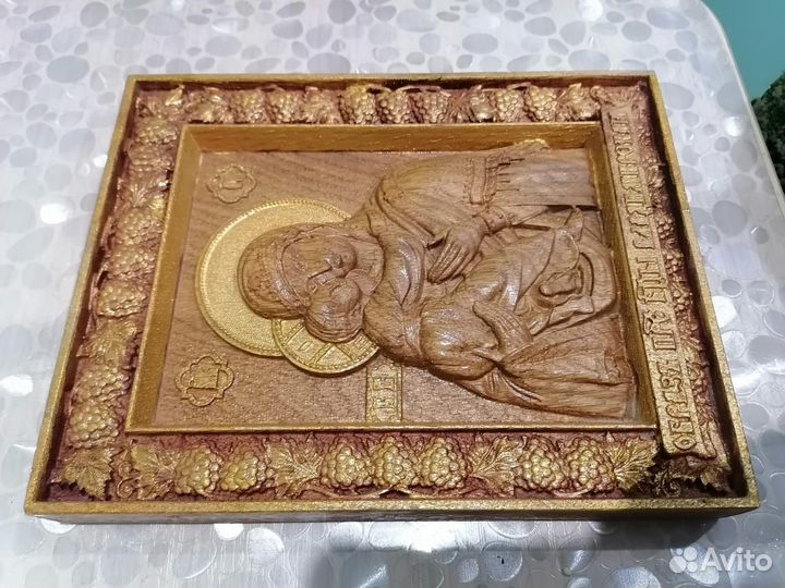 Резные иконы из дерева