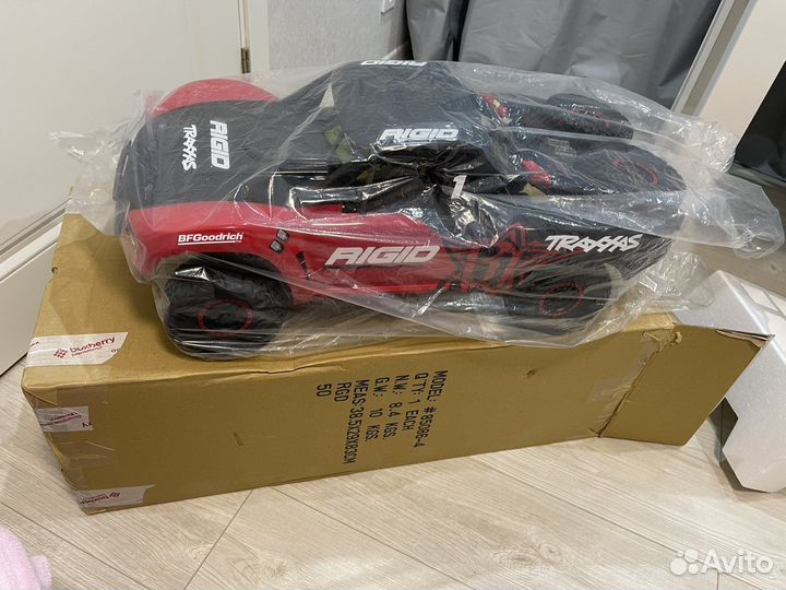 Traxxas UDR новый 1/7