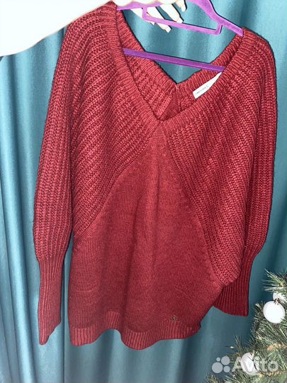 Вязаный свитер женский